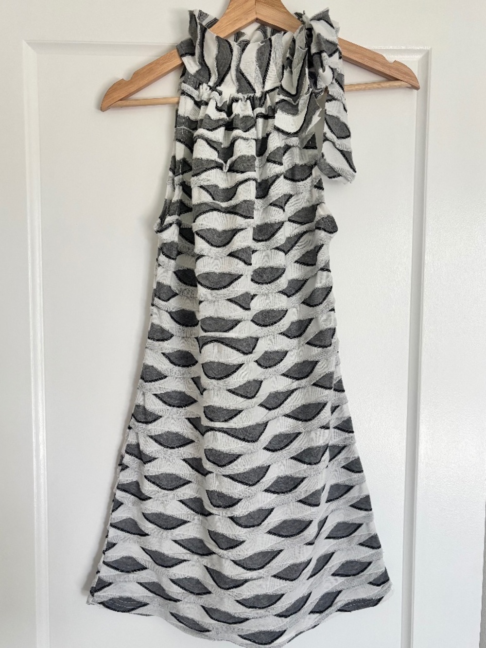 Glam & Fame Halter Neck Dress Textured Scallop Knit Women’s Size Small